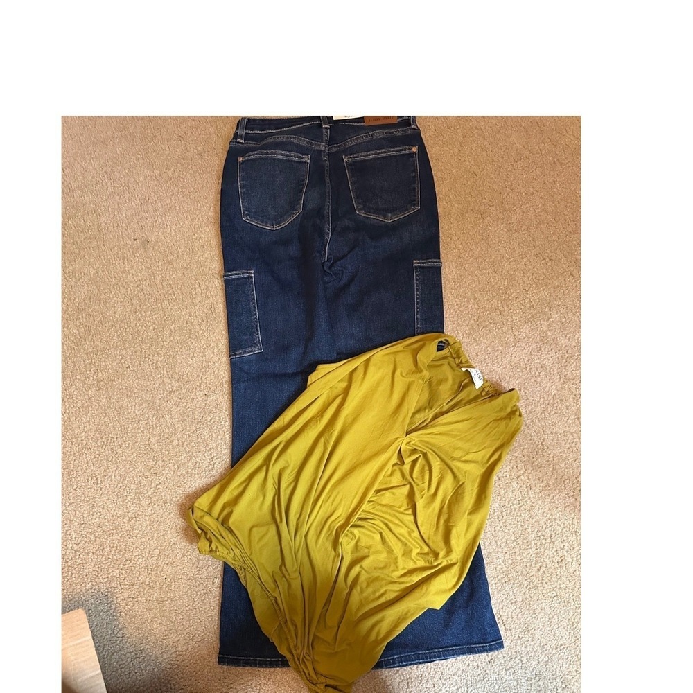 Judy Blue Women 7/28 Bootcut Carpenter Jeans & Zenana Chartreuse halter Bundle